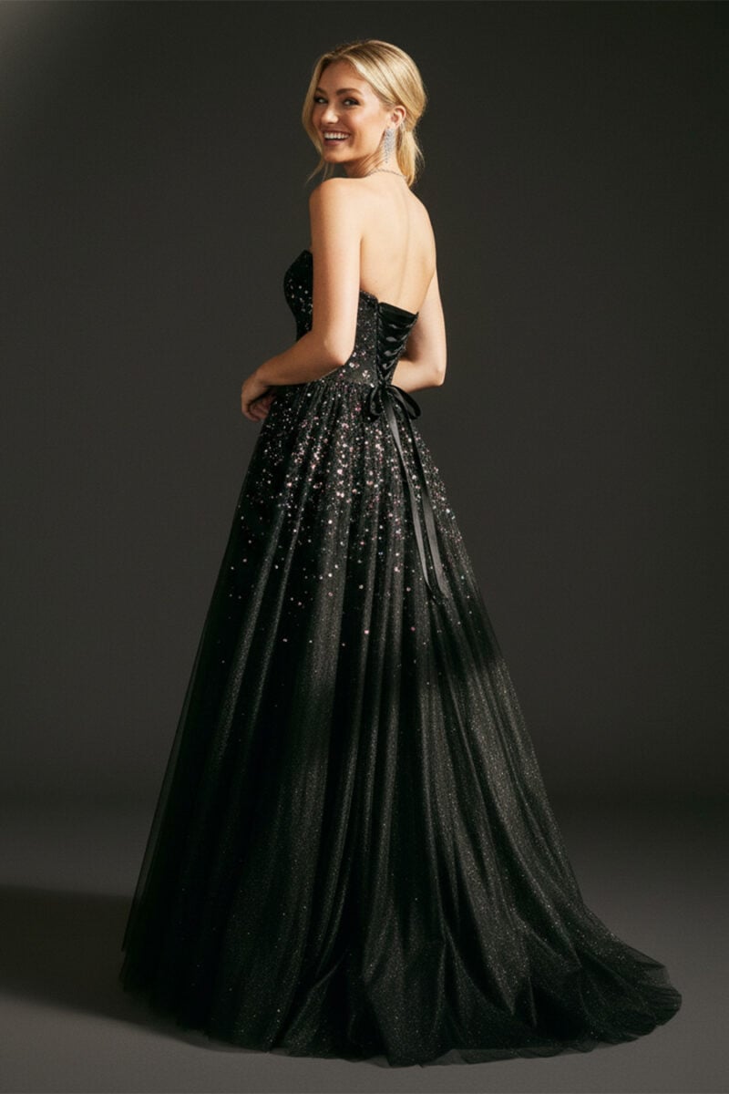 Maxivestido de tul negro con lentejuelas y destellos de colores