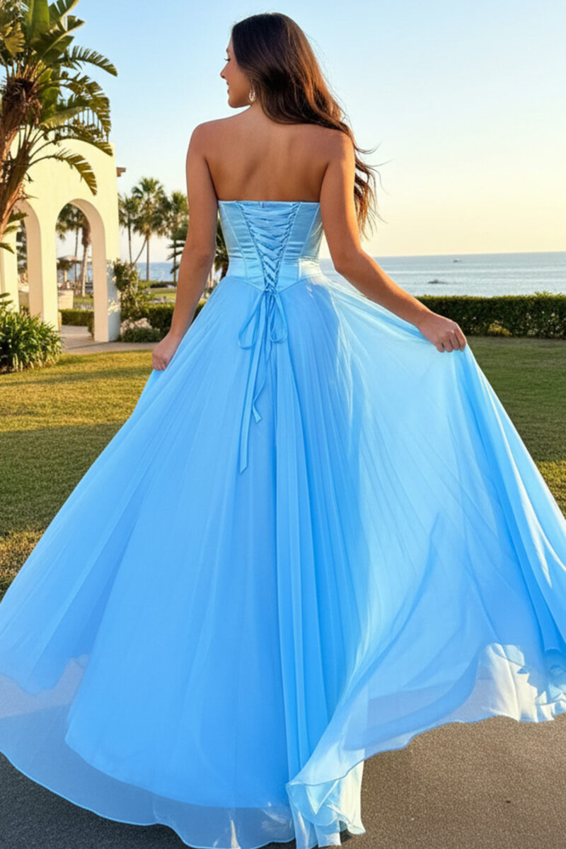 Robe de cérémonie en mousseline plissée et sans bretelles, bleu