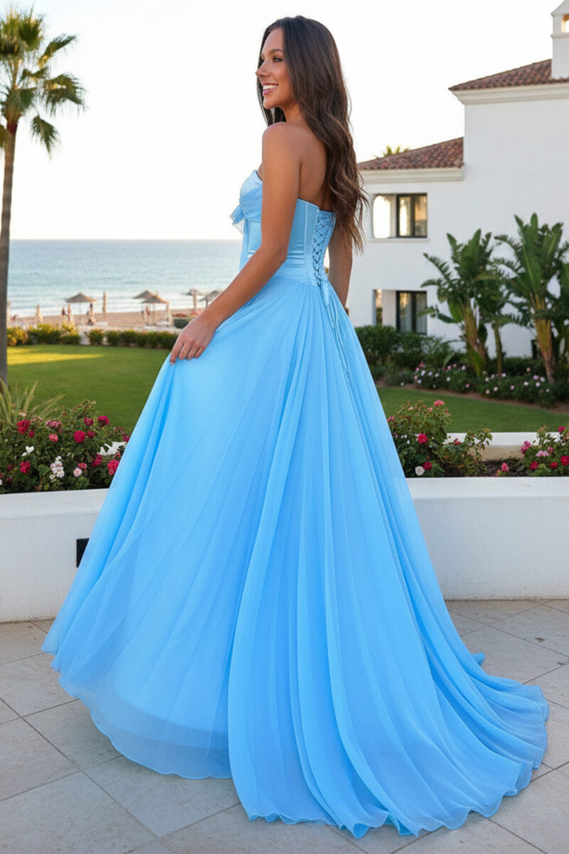 Robe de cérémonie en mousseline plissée et sans bretelles, bleu