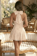 Mini Vestido Halter de Encaje Floral Rosa Rubor