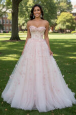 Robe de bal de fin d'année en tulle avec appliques florales rose chair