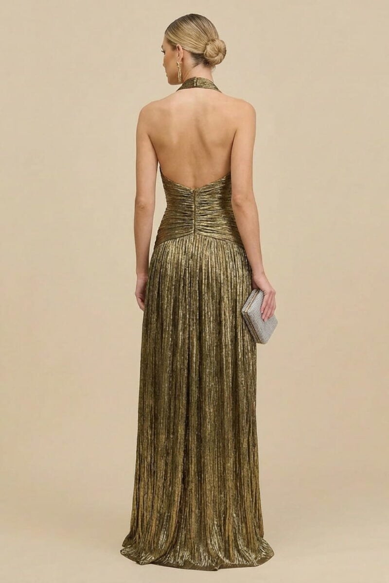 Robe de soirée dos nu à col plissé en or métallisé