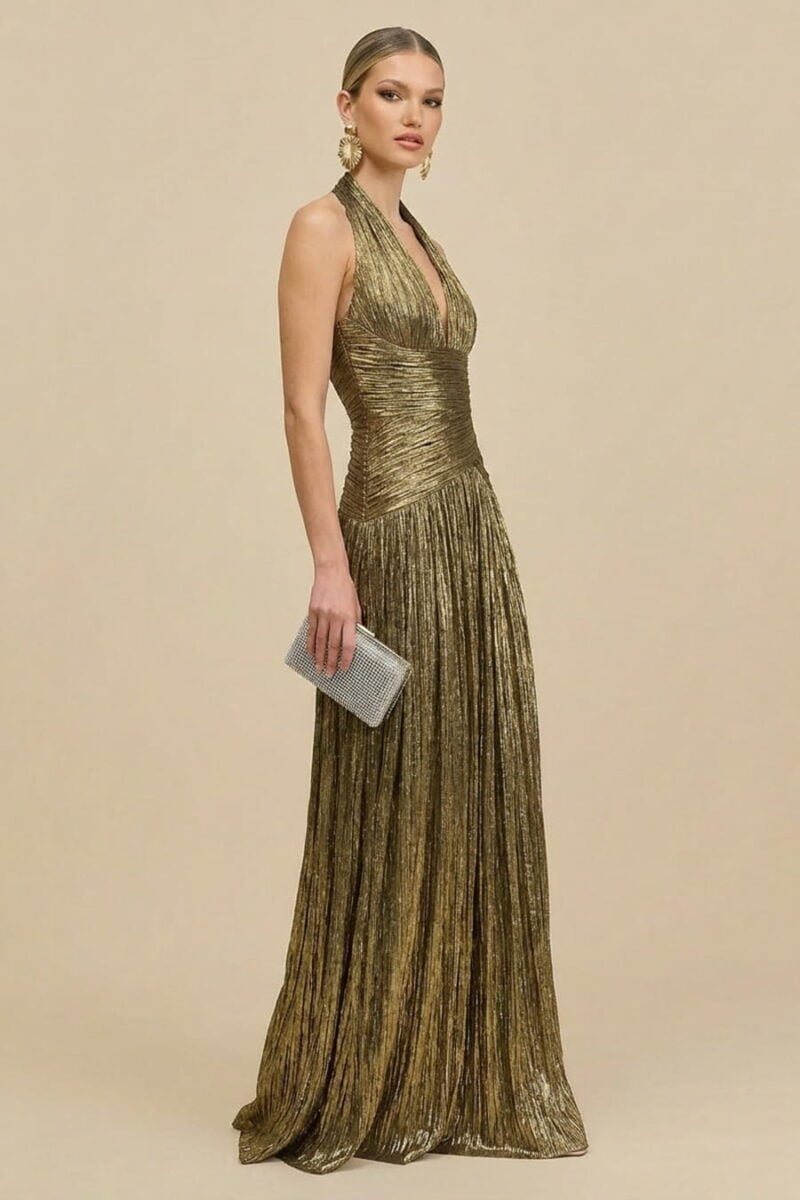 Robe de soirée dos nu à col plissé en or métallisé