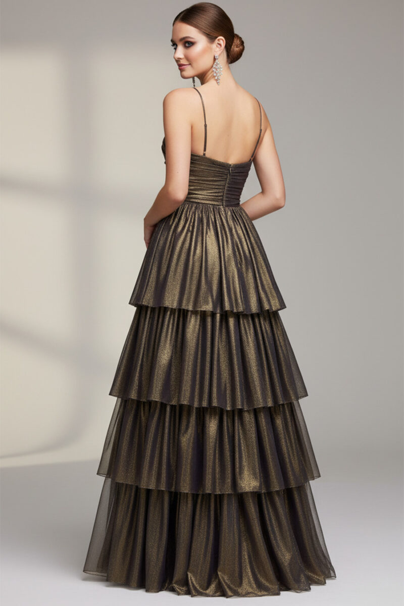 Robe en mousseline de soie à volants avec corsage froncé en forme de cœur, pailletée d'or