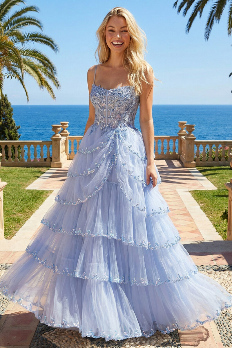 Maxivestido de tul en capas color lavanda con corpiño corsé bordado