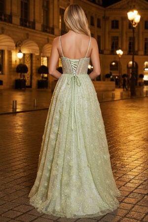 Vestido de fiesta verde menta con corsé bordado de lentejuelas y flores