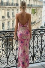 Robe d'invité de mariage à imprimé floral rose et violet
