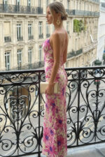 Robe d'invité de mariage à imprimé floral rose et violet