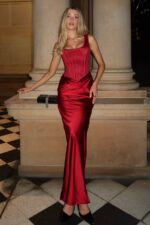 Maxivestido corsé rojo de charmeuse