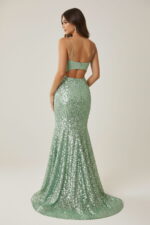 Robe de bal de fin d'année en spandex et paillettes vert sauge avec découpe audacieuse dans le dos
